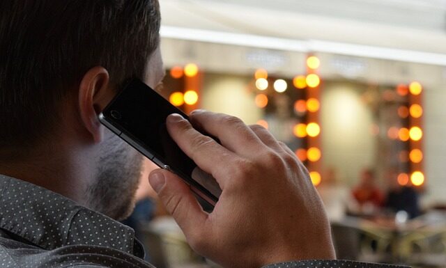 Czy rozmawianie ze sobą w głowie jest normalne?