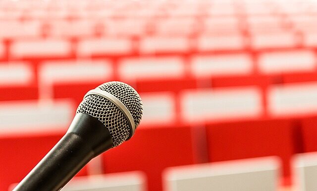 Czy trzeba chodzić na wykłady studia?